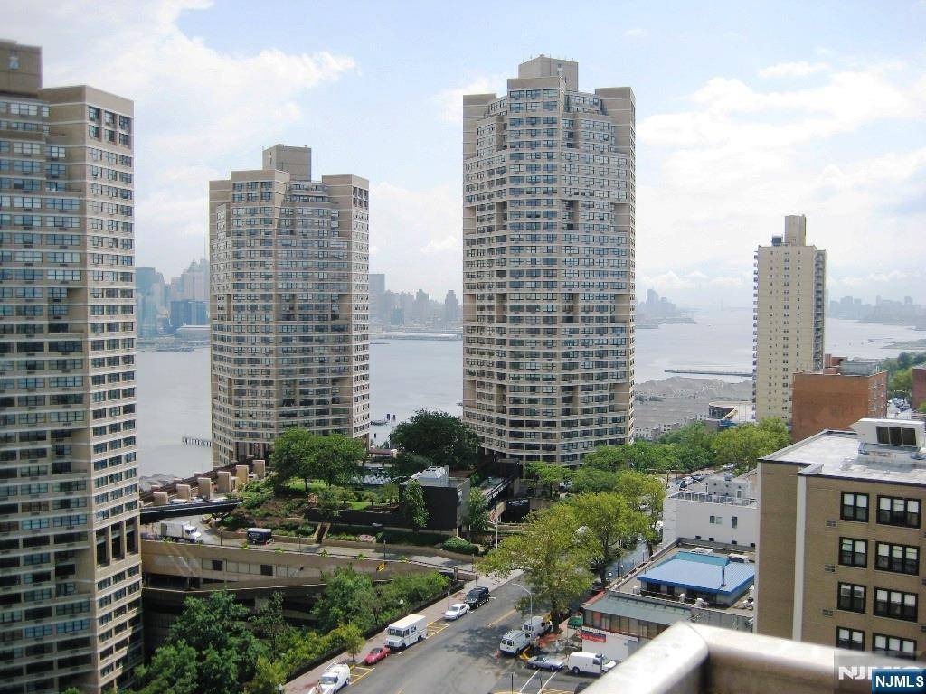 7002 Boulevard East #12G, Guttenberg, NJ 07093