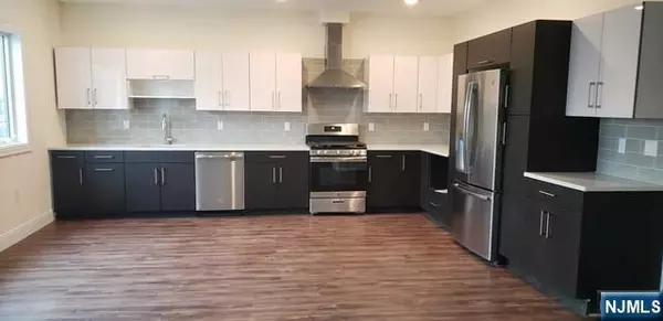 Palisades Park, NJ 07650,113-117 Union ST #306