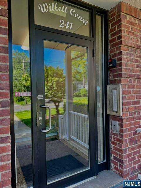 Bergenfield, NJ 07621,241 Main ST #2H