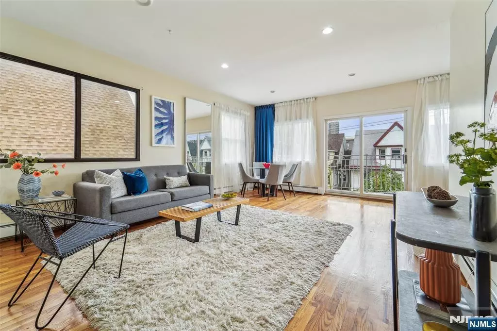 Weehawken, NJ 07086,37 47th ST