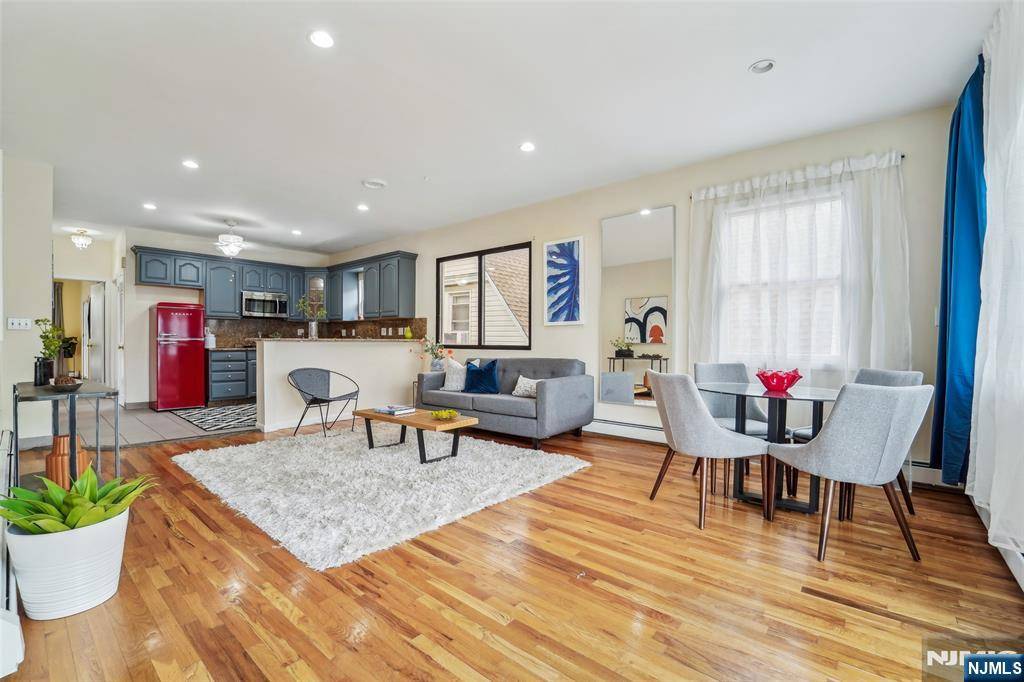 Weehawken, NJ 07086,37 47th ST