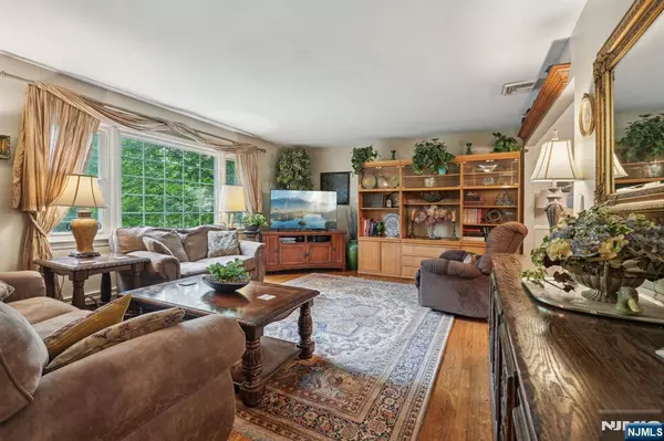 West Milford, NJ 07480,56 Bradrick LN