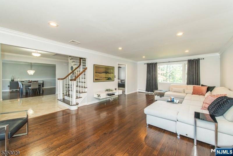 Franklin Lakes, NJ 07417,114 Helen CT
