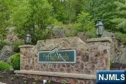 Pompton Lakes, NJ 07442,158 Mountainside DR