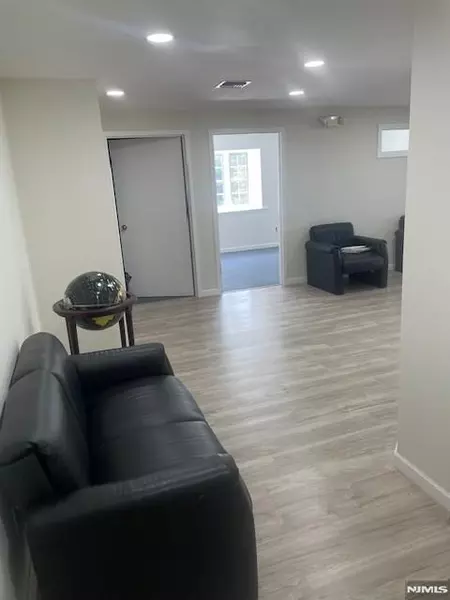 71 Franklin TPKE, Waldwick, NJ 07463