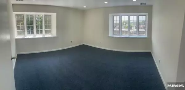 Waldwick, NJ 07463,71 Franklin TPKE