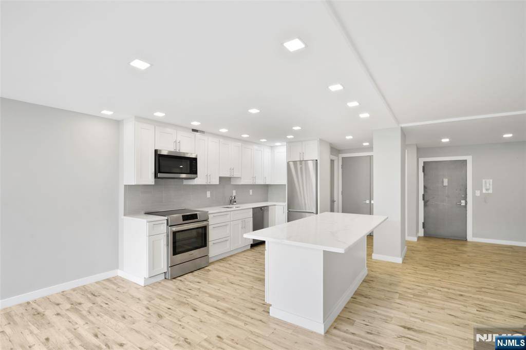 1 Claridge DR #224, Verona, NJ 07044