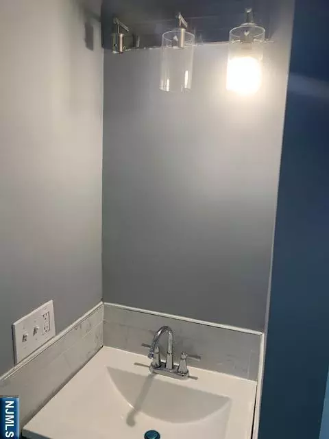 Passaic, NJ 07055,34 Ann ST #1