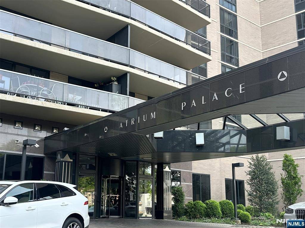 Fort Lee, NJ 07024,1512 Palisade AVE #17A