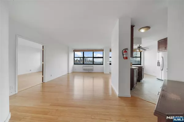 Guttenberg, NJ 07093,7000 Blvd #18C