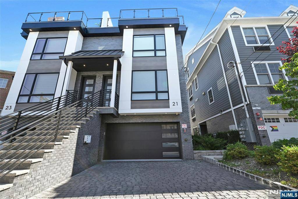 21 Cumbermeade, Fort Lee, NJ 07024