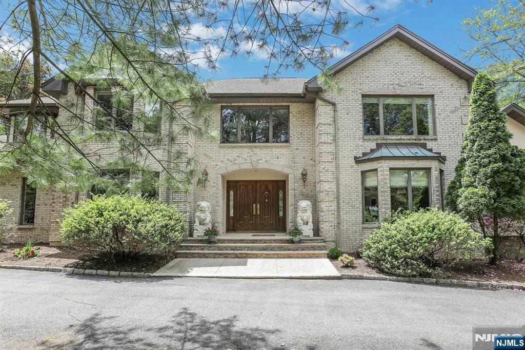 Cresskill, NJ 07626,16 Loman CT