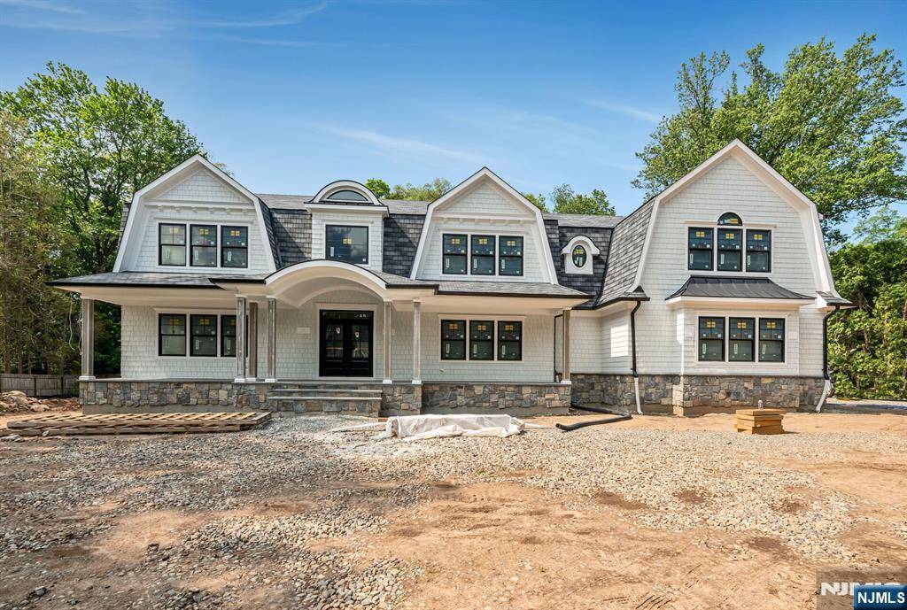 46 Locust LN, Upper Saddle River, NJ 07458