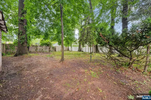 Bloomfield, NJ 07003,28 Forest DR