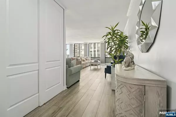 Cliffside Park, NJ 07010,200 Winston #803