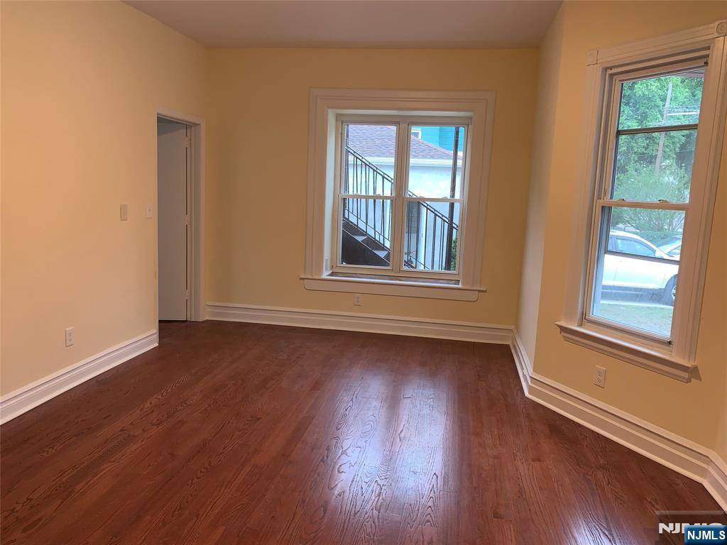 Rutherford, NJ 07070,231 Wood ST #1