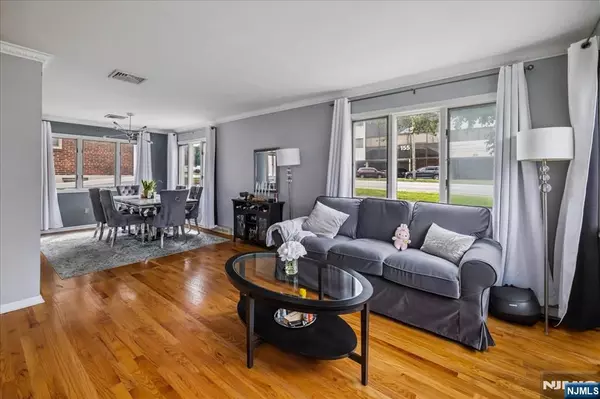 Hackensack, NJ 07601,219 Charles ST #1