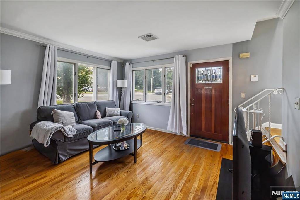 Hackensack, NJ 07601,219 Charles ST #1