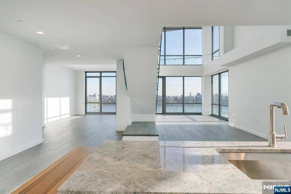 320 Adolphus AVE #316, Cliffside Park, NJ 07010
