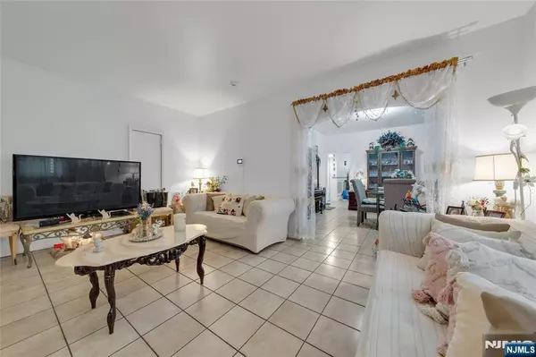 Passaic, NJ 07055,217 Park AVE