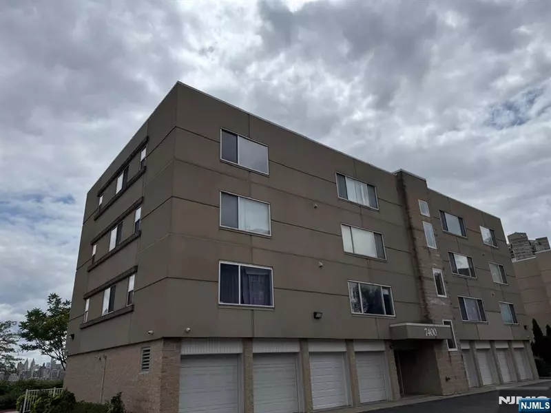 7400 Boulevard East #2C, North Bergen, NJ 07047