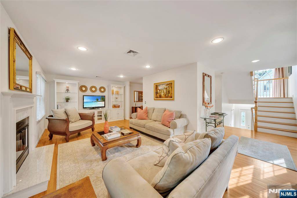 Waldwick, NJ 07463,8 Sara Kathryn WAY