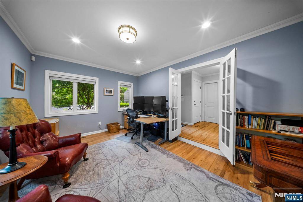 Mahwah, NJ 07430,11 Indian Field CT