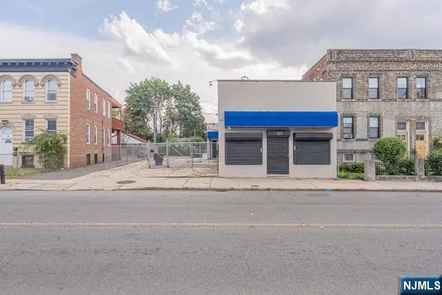 123 Tremont AVE, East Orange, NJ 07018