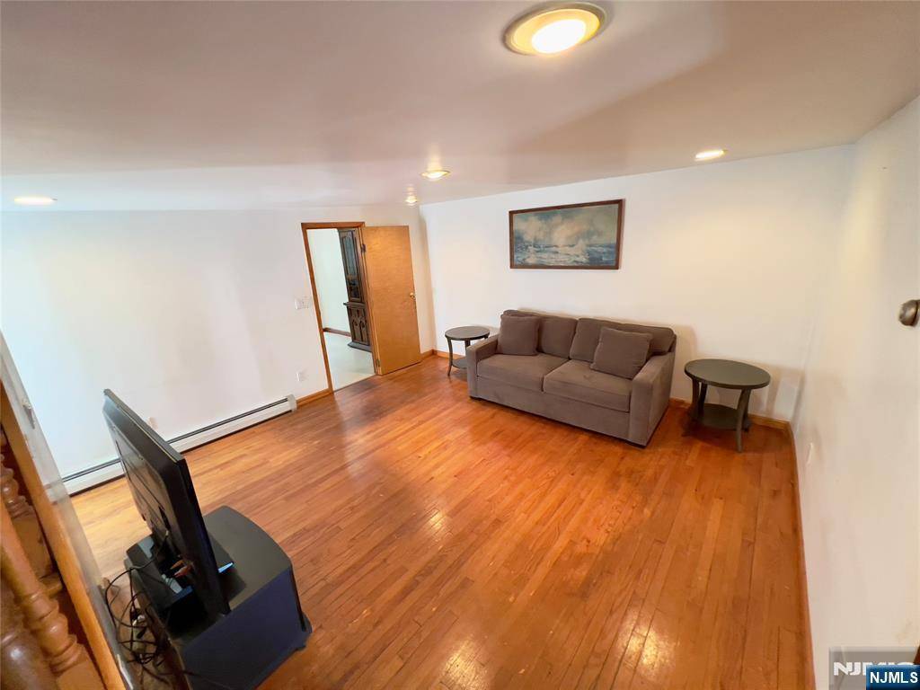 Newark, NJ 07105,62 Nichols ST