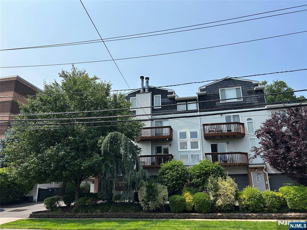 Hackensack, NJ 07601,31 Fairmount AVE #4A