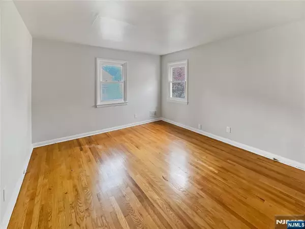 Maywood, NJ 07607,46 Woodland AVE