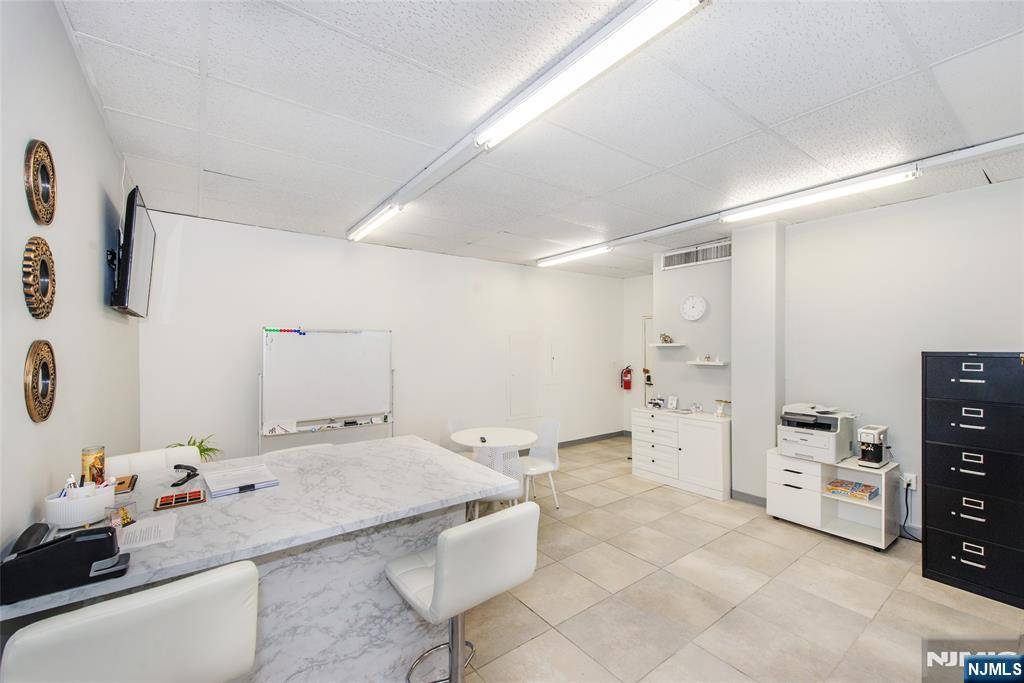 Englewood, NJ 07631,106 W Palisade AVE #103