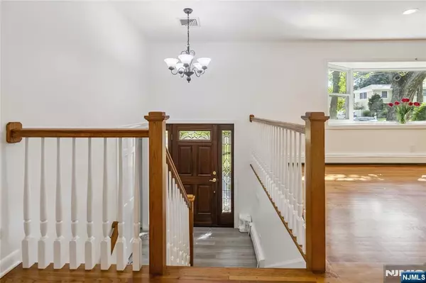 Demarest, NJ 07627,22 Myrtle AVE