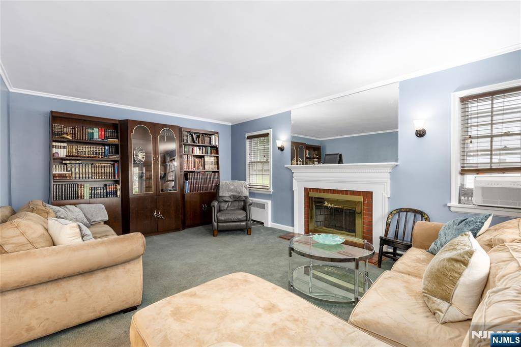 Clifton, NJ 07014,403 South Pkwy