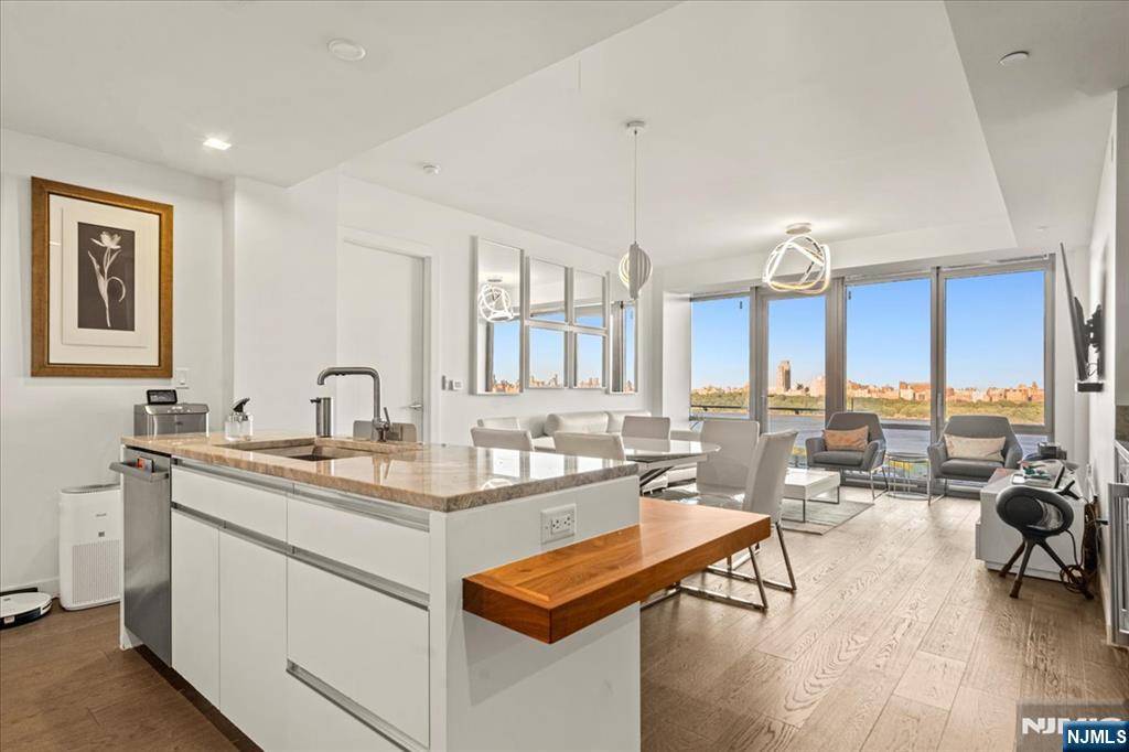 320 Adolphus AVE #317, Cliffside Park, NJ 07010