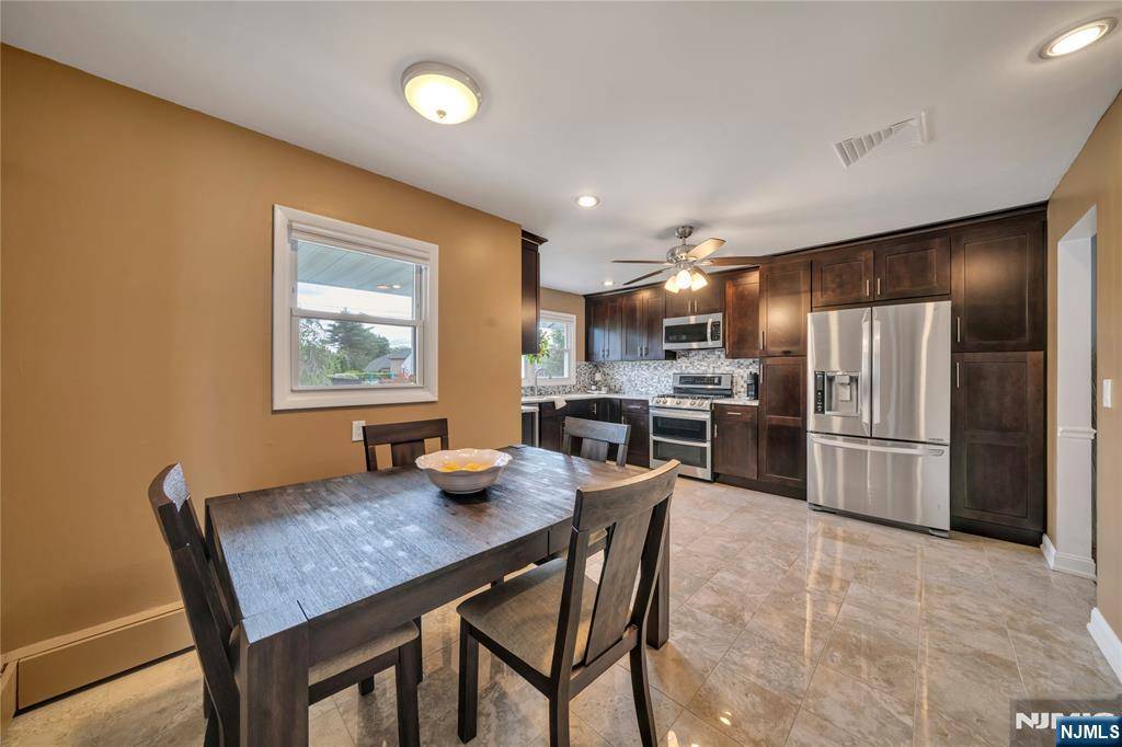 Fairfield, NJ 07004,7 Charles DR