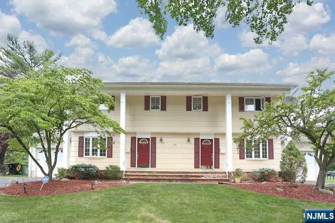 29 Millar CT, Paramus, NJ 07652
