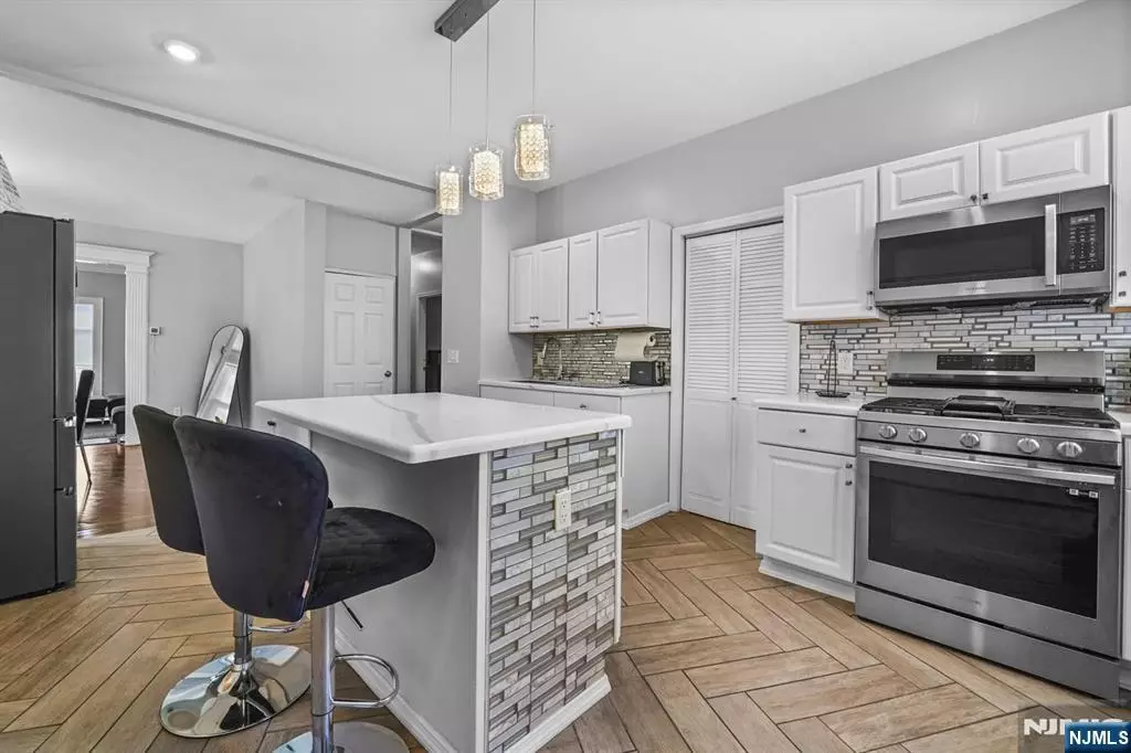 Irvington, NJ 07111,8 Laventhal AVE