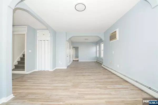Clifton, NJ 07011,18 Prescott AVE