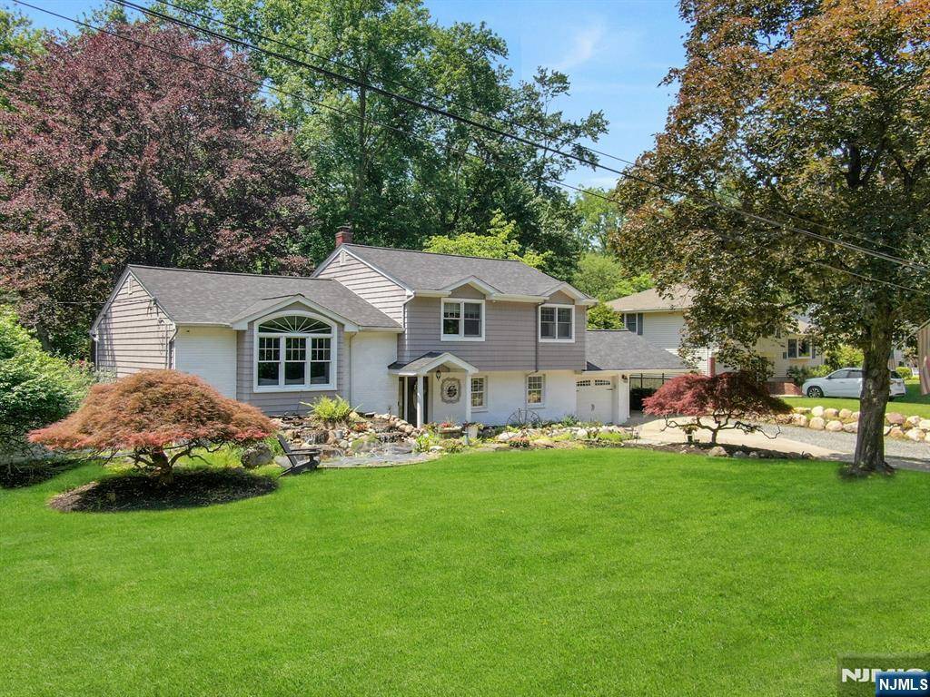 51 Deer Trail RD, Hillsdale, NJ 07642