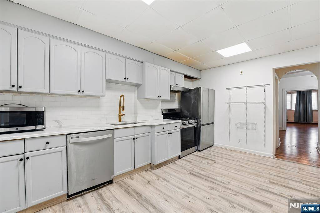 26 W 51st ST, Bayonne, NJ 07002