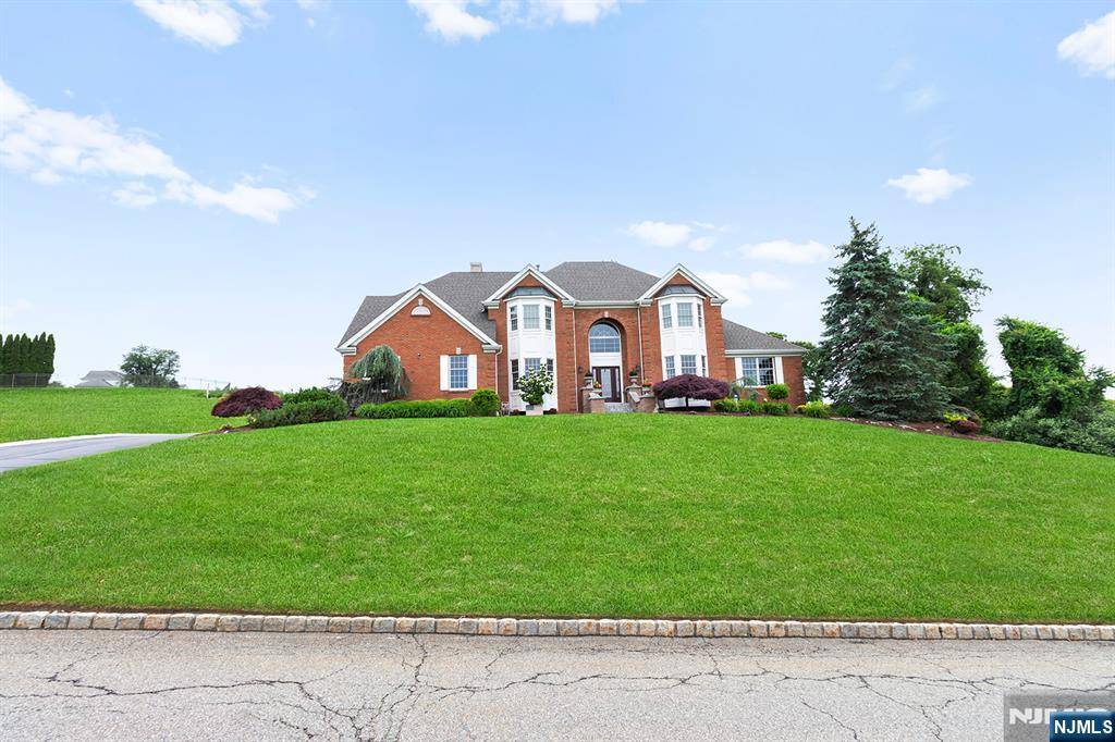 2 Skyview DR, Sparta, NJ 07871