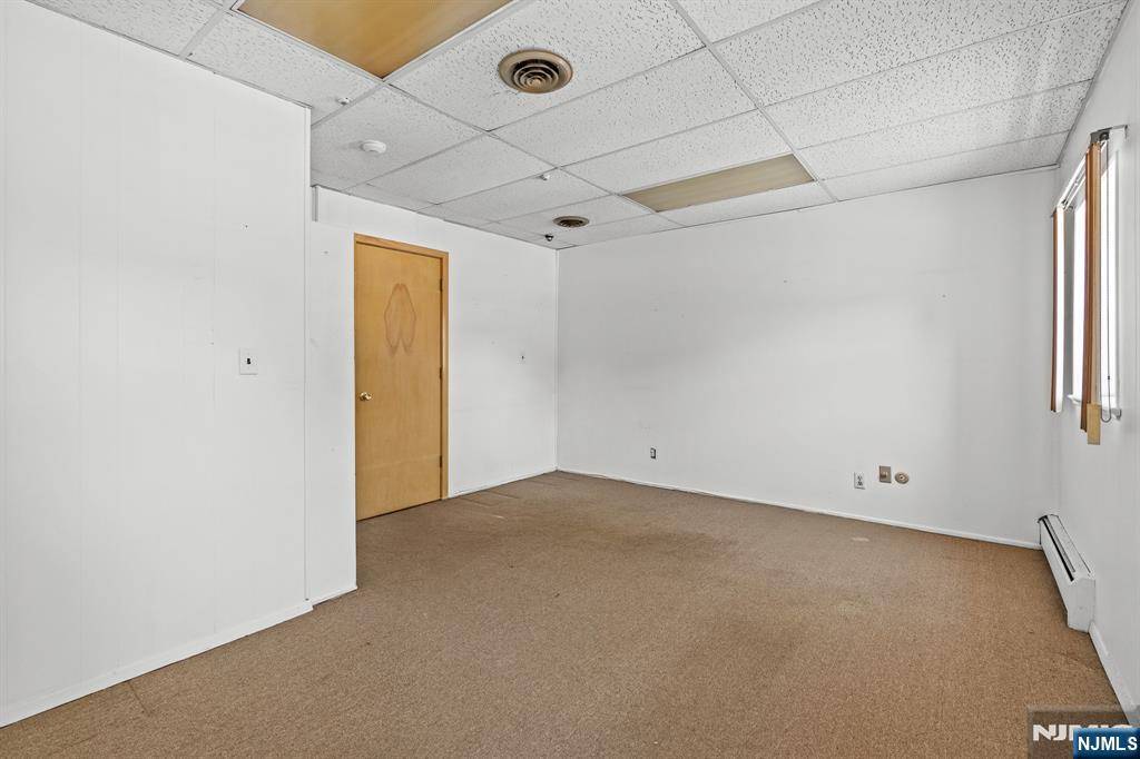 Teaneck, NJ 07666,175 Cedar LN