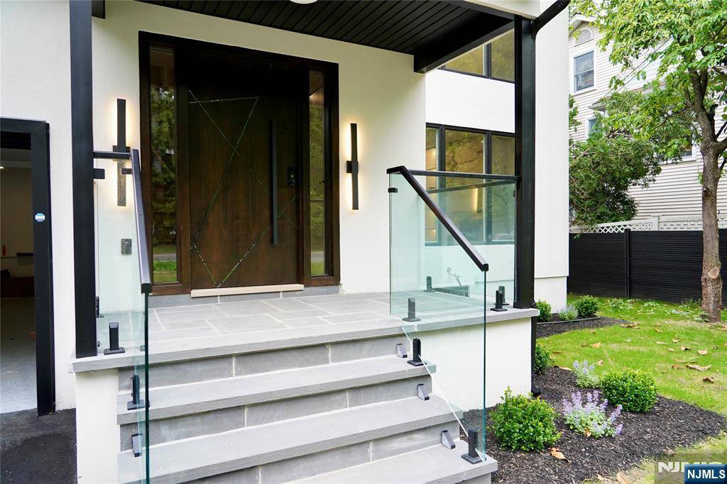 Tenafly, NJ 07670,397 Knickerbocker RD