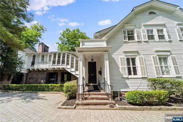 9 E Saddle River RD, Saddle River, NJ 07458