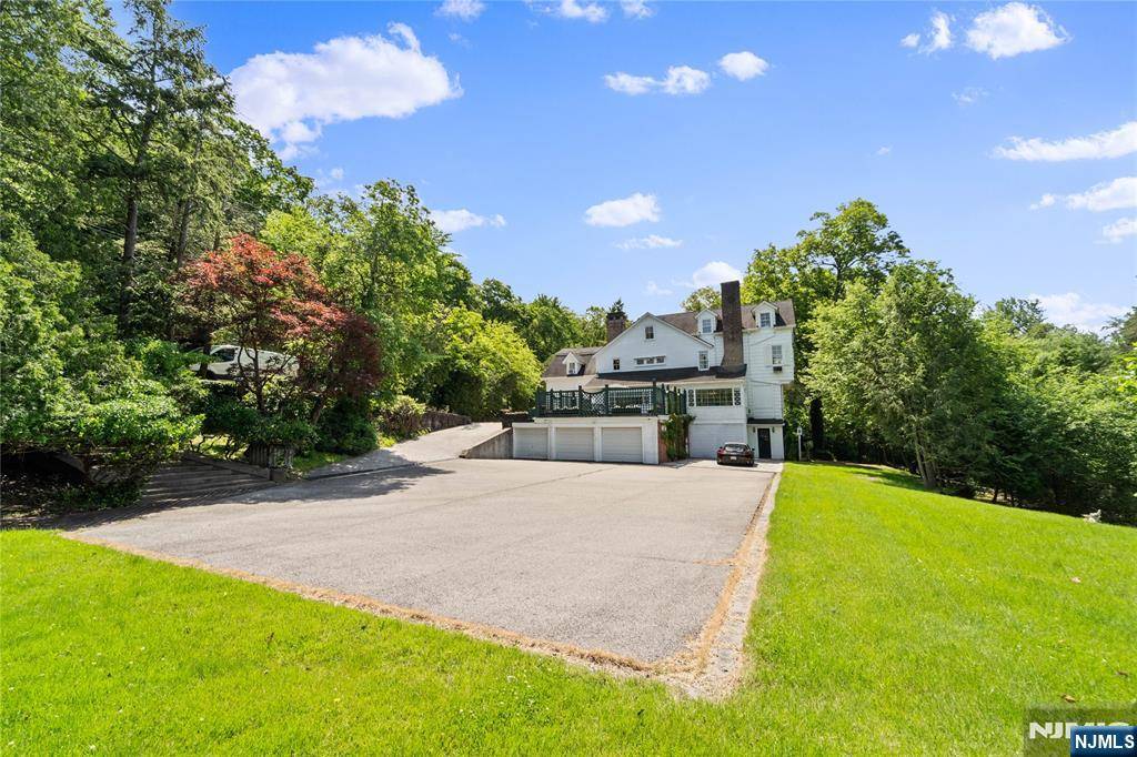 Saddle River, NJ 07458,9 E Saddle River RD