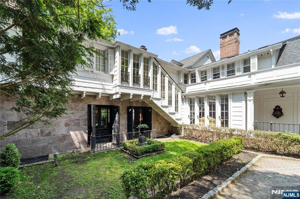 Saddle River, NJ 07458,9 E Saddle River RD