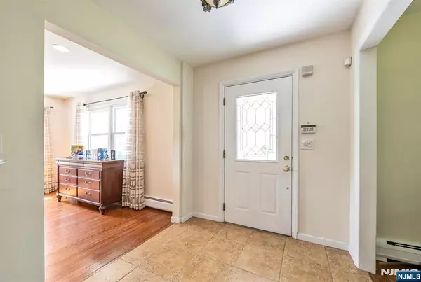 Wyckoff, NJ 07481,271 Cedar Hill AVE