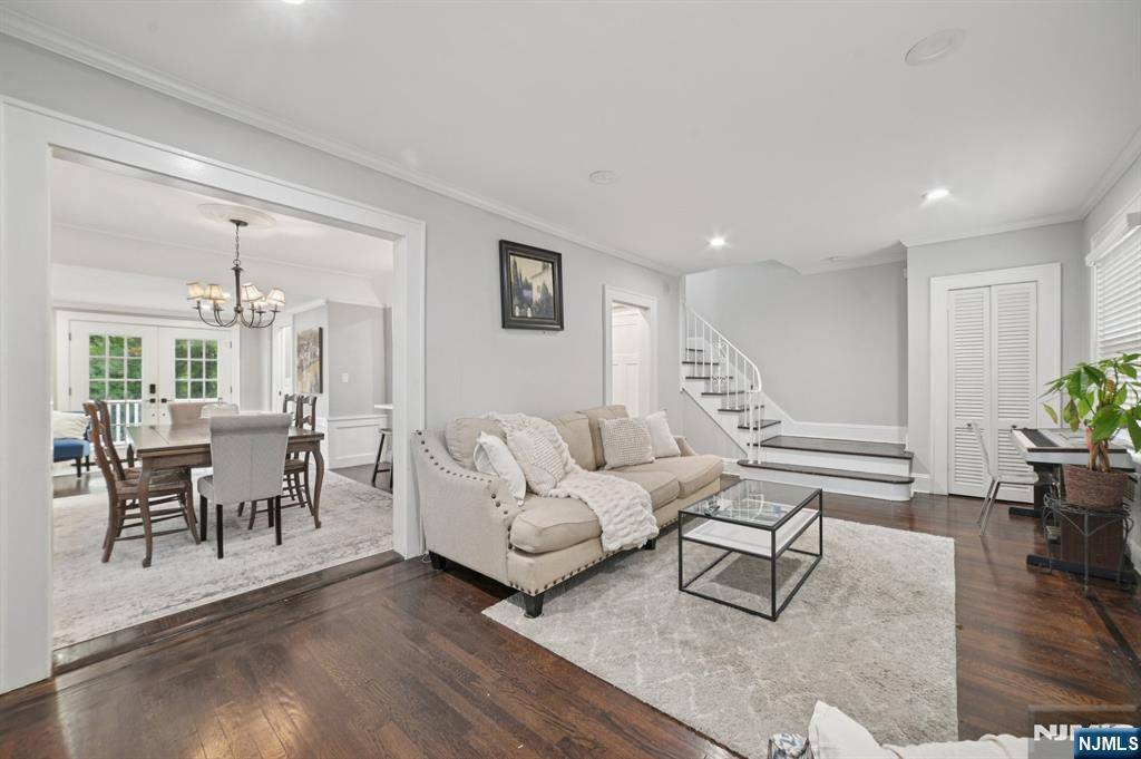 Millburn, NJ 07041,46 Maple ST