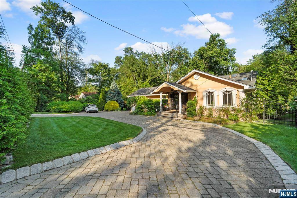 Hillsdale, NJ 07642,198 Pascack RD